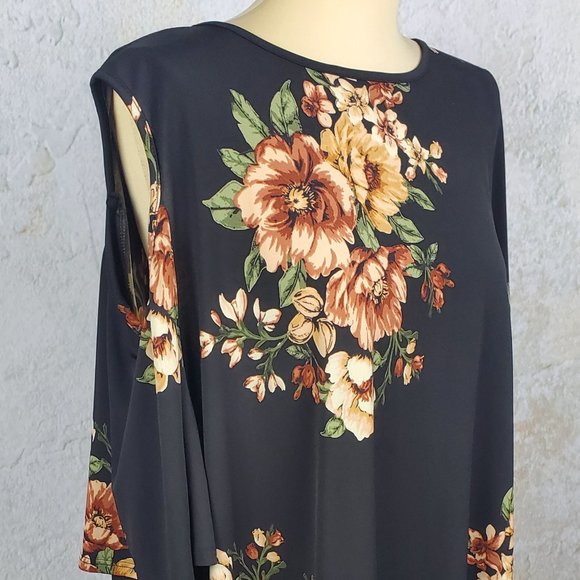 Plus Size, Black Cold Shoulder, Flower Print Shirt - Picture 4 of 5